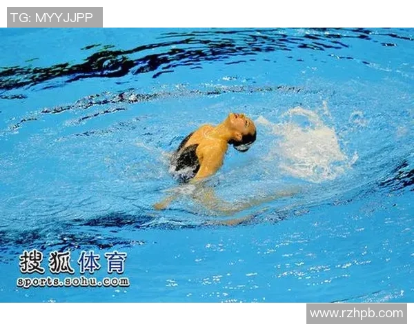 水舞飞扬体育表演会中的游泳艺术与精彩瞬间