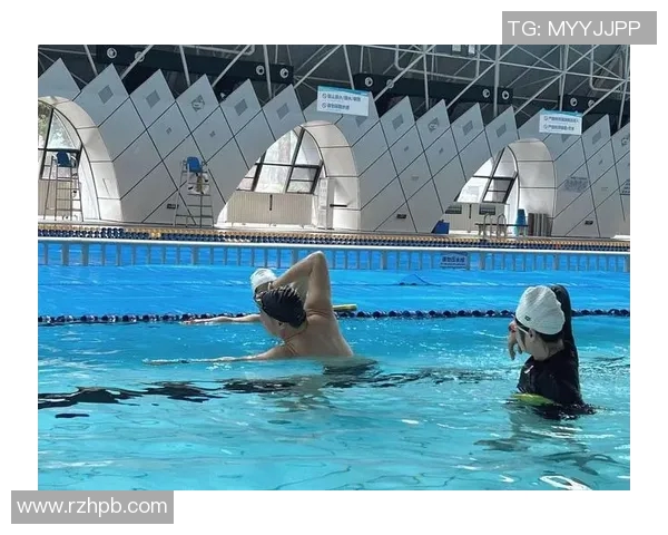 盛夏狂欢泳池派对尽情畅游畅享清凉时光欢乐不容错过